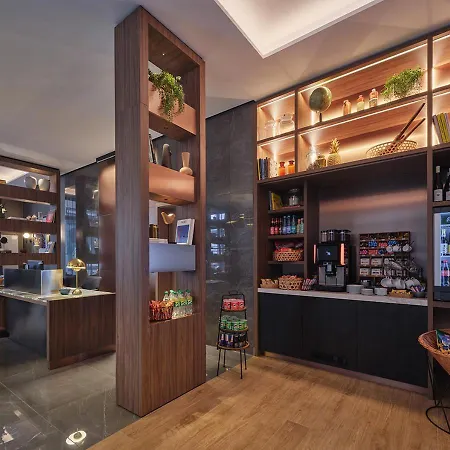 Adina Hotel 4*