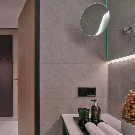 Adina Aparthotel 4*
