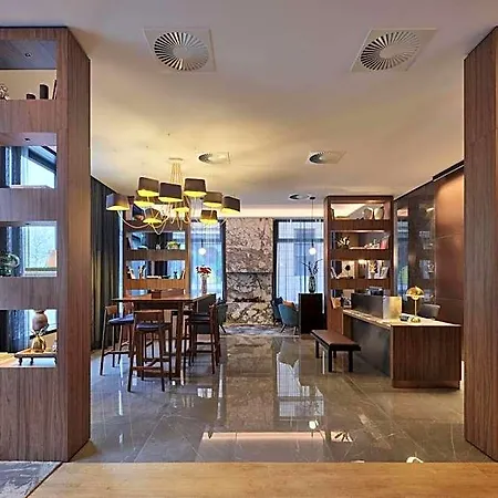Hotel apartamentowy Adina 4*