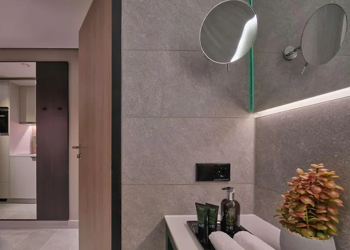 Adina Lägenhetshotell 4*