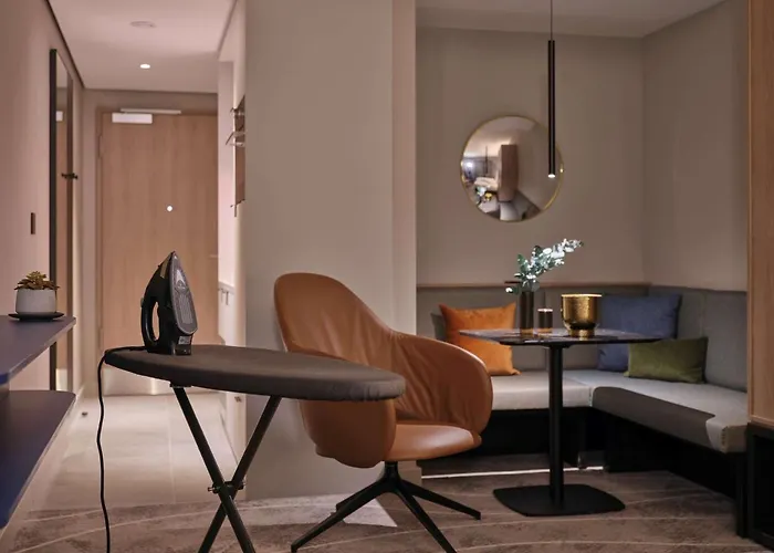 Adina Lägenhetshotell 4*